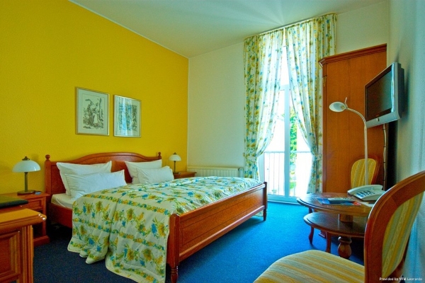 KurparkHotel (Rostock)